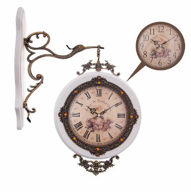 นาฬิกา 2 หน้า ทำจากไม้พ่นสีช้าว ด้านหนึ่งเป็นเลขโรมัน ด้านนึงเป็นเลขอาราชิค 